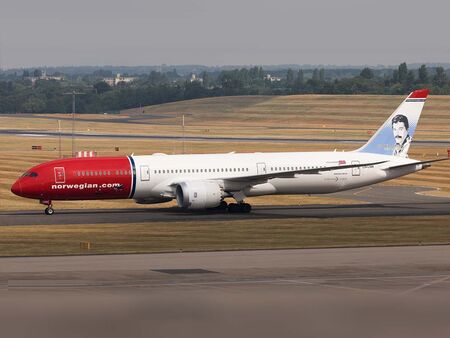 Норвежки самолет за Кипър се отклони към Бургас (ОБНОВЕНА)