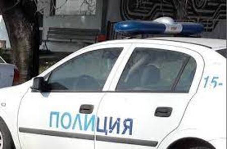 Криминално проявен от Каблешково с фатален гаф, изхвърли наркотици пред полицията и се озова в ареста