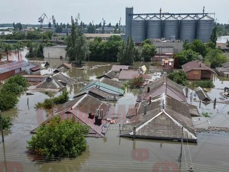 Стотици българи на протест срещу руския геноцид и замърсяването на морето заради взрива в Каховка