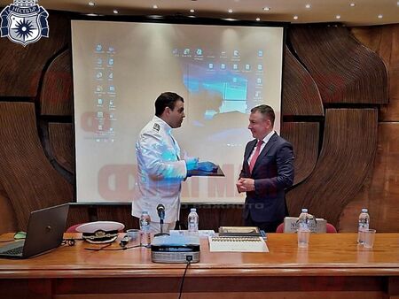 Кметът Николай Димитров връчи почетен плакет на кап II ранг