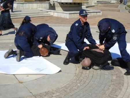 Престъпен тандем задигна 16 телевизора от база за отдих на морето