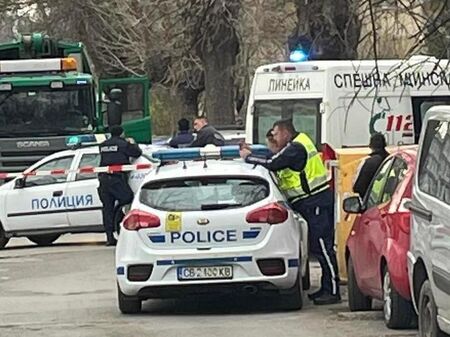 Шофьорът паднал от ремаркето а върху него се изсипали тонове