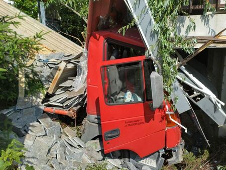 Трагедия в Свети Влас! Камион премаза работник, друг е в тежко състояние (СНИМКИ)