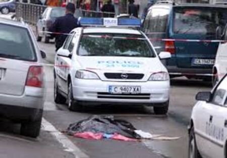 Кола прегази възрастна жена на ул. Георги Баев зад Краставицата.