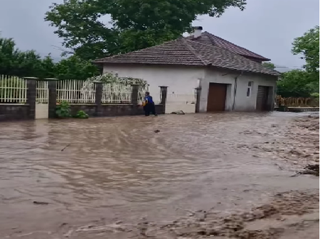 Ужас! Потопът удари и още един български град