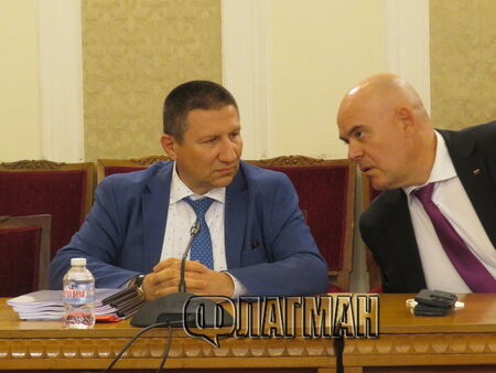 Борислав Сарафов седна в стола на Гешев - той е новият главен прокурор
