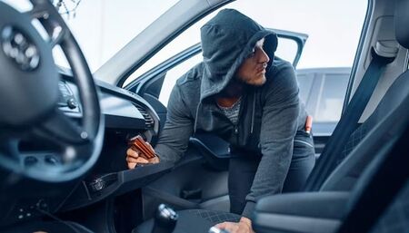 Мъж хвана крадец в колата си в Русе