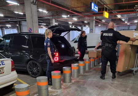 Скандални снимки от столичен мол за които се твърди че