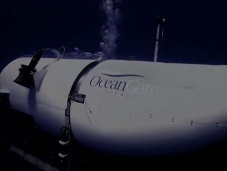 Петимата от изчезналата подводница имат въздух само за 30 часа