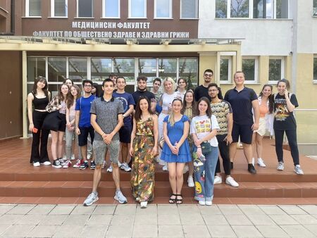 Известни учени посрещнаха ученици от Сливен в Университет "Проф. д-р Асен Златаров"