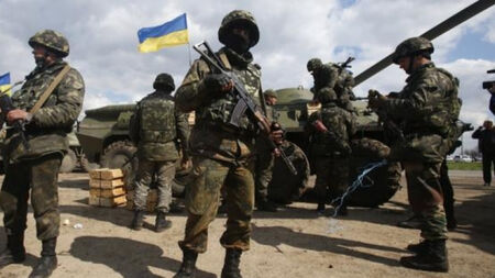 Украйна напредва на юг, спира руската атака на изток