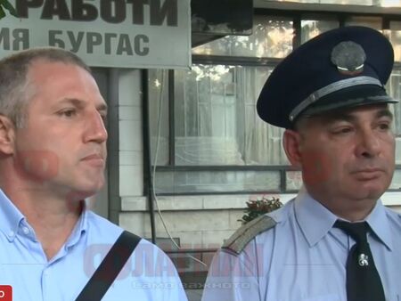 Полицаи от Бургас спасиха живота на колабирал мъж, глътнал си езика
