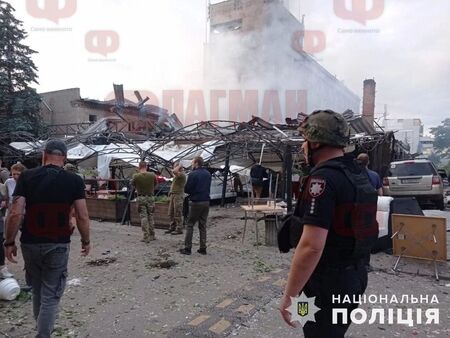 Трагедия в Краматорск! Извадиха четири трупа от руините след удар по кафене?