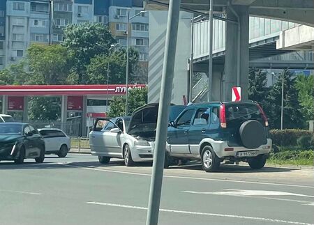 Още от сутринта започнаха задръстванията заради Джулая коли от цялата