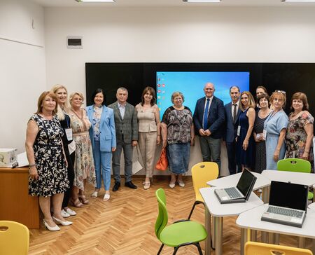 Министърът на образованието лично се увери в дигиталните възможности на новия Център в Университет „Проф. д-р Асен Златаров“
