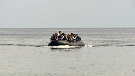 Спасиха над 80 мигранти, бедстващи в Егейско море