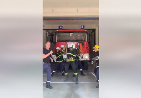 Танцуващи секси пожарникари от Казанлък взривиха мрежата ( ХИТ ВИДЕО)