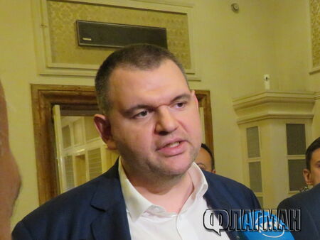 Пеевски само „се усмихна“ за партията на Гешев и приключи темата за имунитета на Борисов