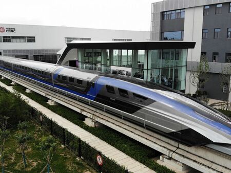 Китай пусна влак по-бърз от самолет