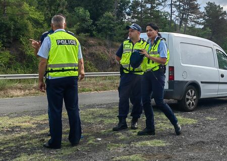 Кабинетът си е затворил очите за много критики на министрите