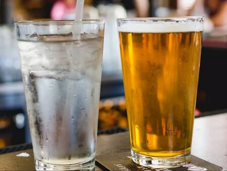 Вода или бира - какво да пием в жегите?