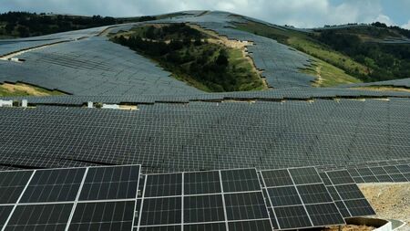 Нов соларен парк за 100 млн. евро ще бъде изграден край Мъглиж