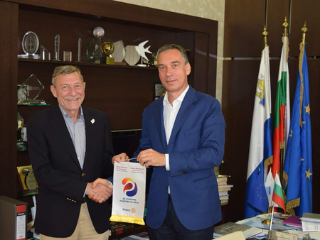 Гуверньорът на Ротари България Христо Михайловски посети кмета на Бургас Димитър Николов