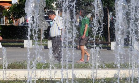 Кардиолог: Поне 1,5 литра вода в жегата, дори да не сте жадни