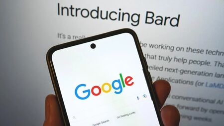 Чатботът на Google вече е достъпен и в България