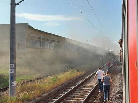 Влак избухна в пламъци на гарата в Айтос