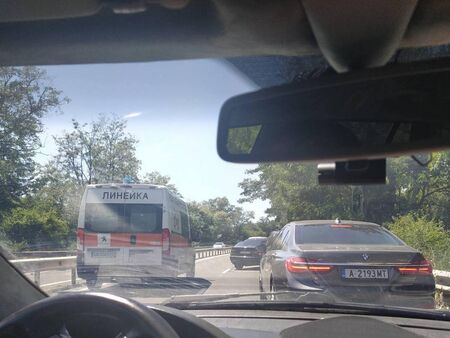 Причина за пътния инцидент е движение с несъобразена скорост и