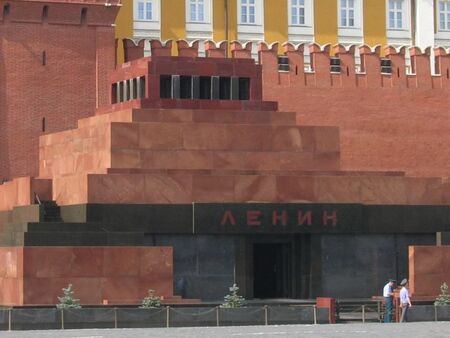Опитаха да подпалят мавзолея на Ленин