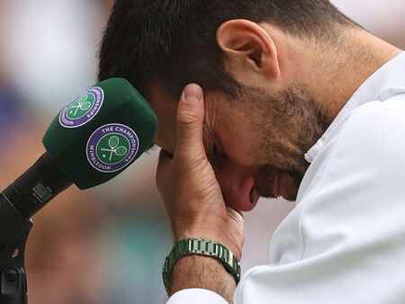 Не плачи - Руне утешава Джокович след загубата