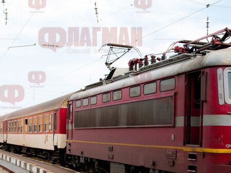 Извънредно! Влаковете от Бургас закъсняват с часове заради авария