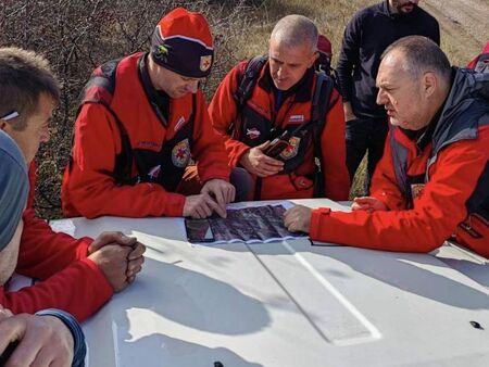 Планински спасители и военен хеликоптер помогнаха на бременна туристка в Пирин