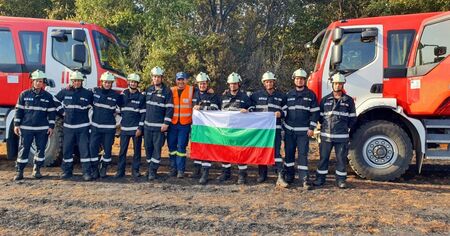 50 български пожарникари заминаха за Гърция