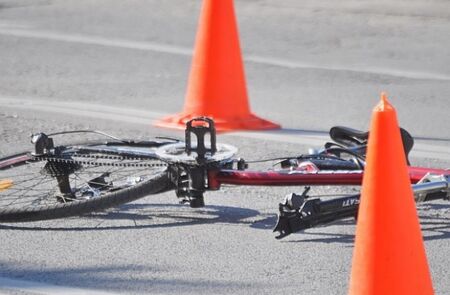 Велосипедист е с опасност за живота след пътен инцидент в Сливенско