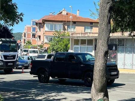 Проверка установи – наемателят на общински паркинг в Царево събира неправомерно такси от граждани