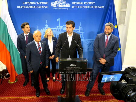 Депутати и министри ще могат да стават и българи с друго гражданство