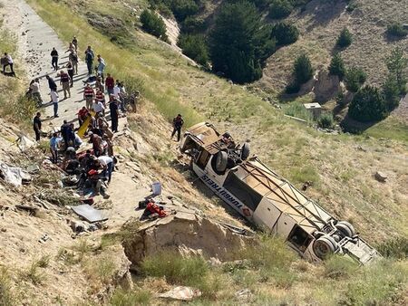 Чудовищни катастрофи с пътнически автобуси в Турция, има много загинали и ранени (СНИМКИ 18+)