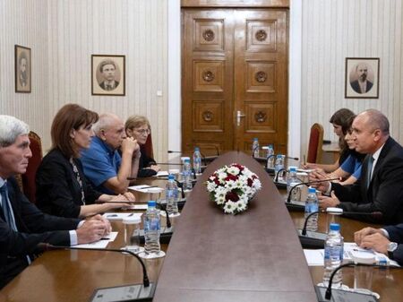 Първият тур ще е на 29 октомври Президентът Румен Радев