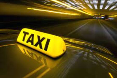 Похвално! Таксиджия върна забравена чанта с 40 000 евро на клиент