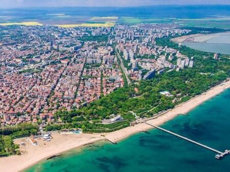 Област Бургас надмина Варна и гони Пловдив по брой жилища при много по-малко население