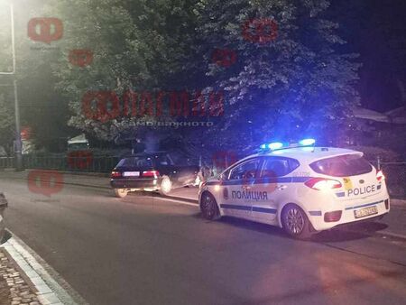 Лек автомобил се заби в оградата на Морската градина до Гъбката