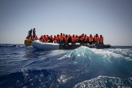Десетки мигранти изчезнаха край Лампедуза