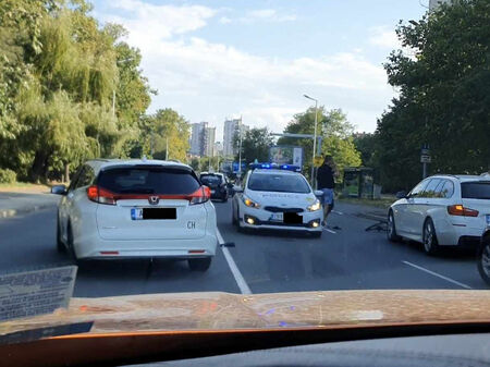 Човекът е откаран по спешност към УМБАЛ Бургас лекарите се борят