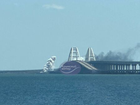 Какво се случва над Кримския мост?