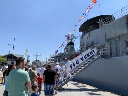 Атракция на Морската гара в Бургас на празника на ВМС, „Цибър“ и „Верни“ привличат туристи