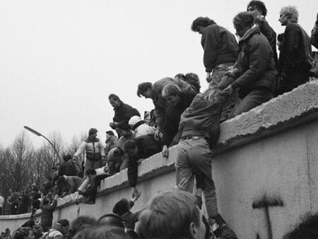 Отбелязват в Германия 62 години от издигането на Берлинската стена