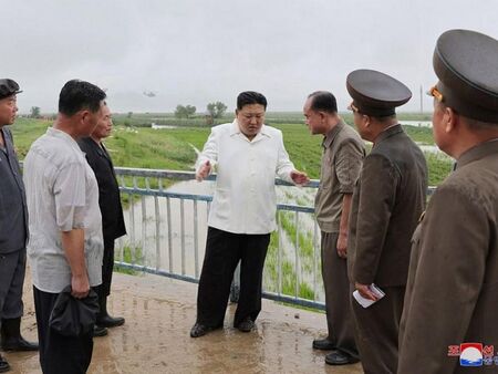 Северна Корея се готви за война: Ким Чен Ун посети ключови военни заводи